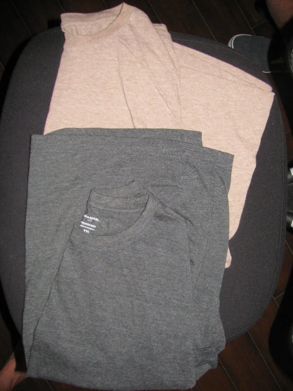 NEW - MENS - 2 BANANA REPUBLIC T- SHIRTS - GRAY AND BEIGE